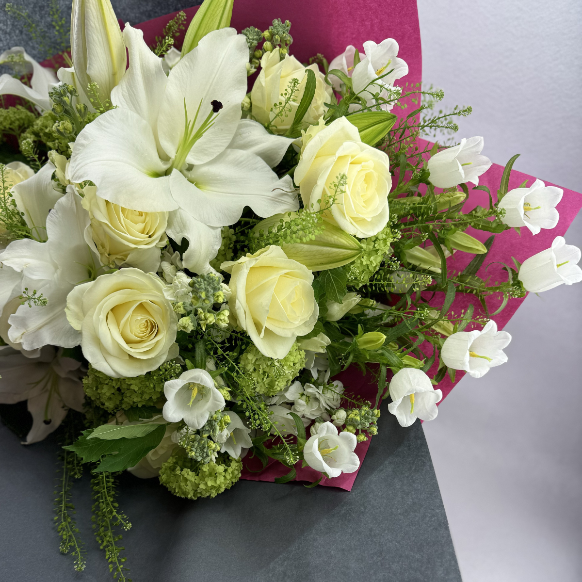 Blumenstrauß in Floristikpapier von FRI